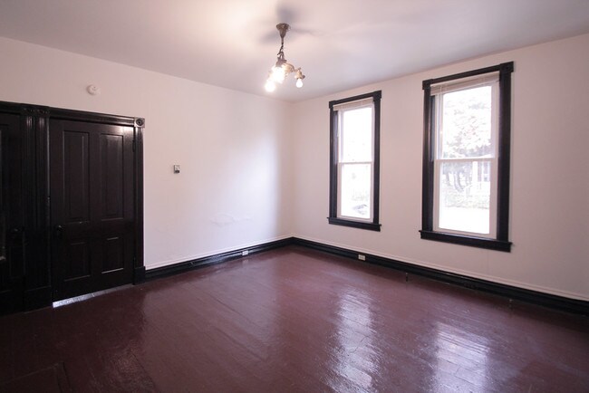 Building Photo - 401 Franklin Ave