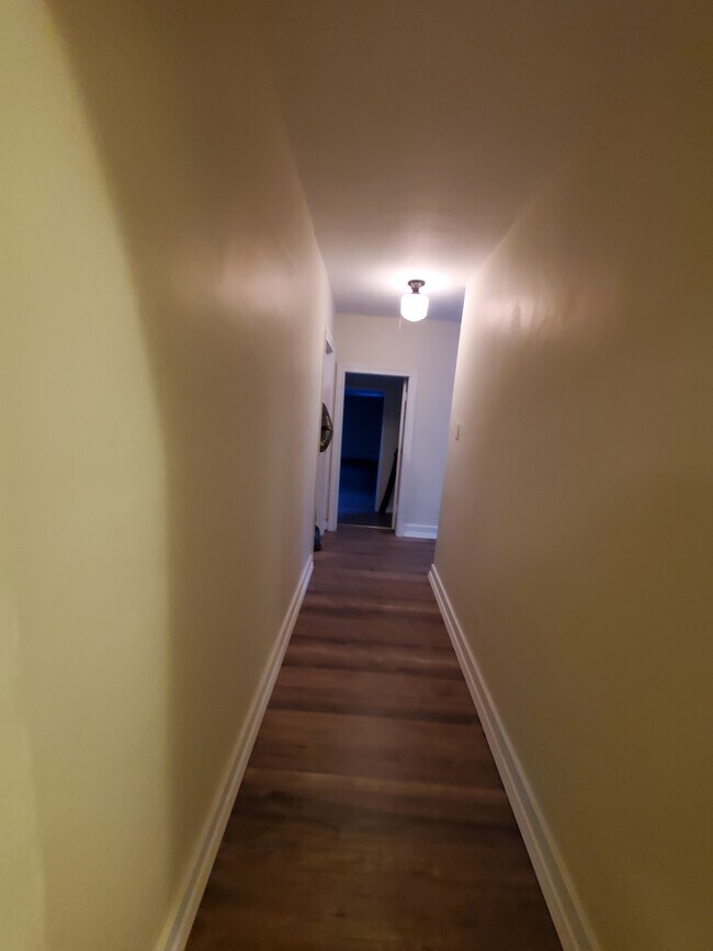 Foto del edificio - 122 Highland Dr