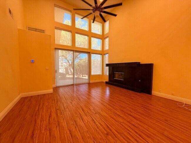Building Photo - Gorgeous Spanish Trails 3BR House for lease!