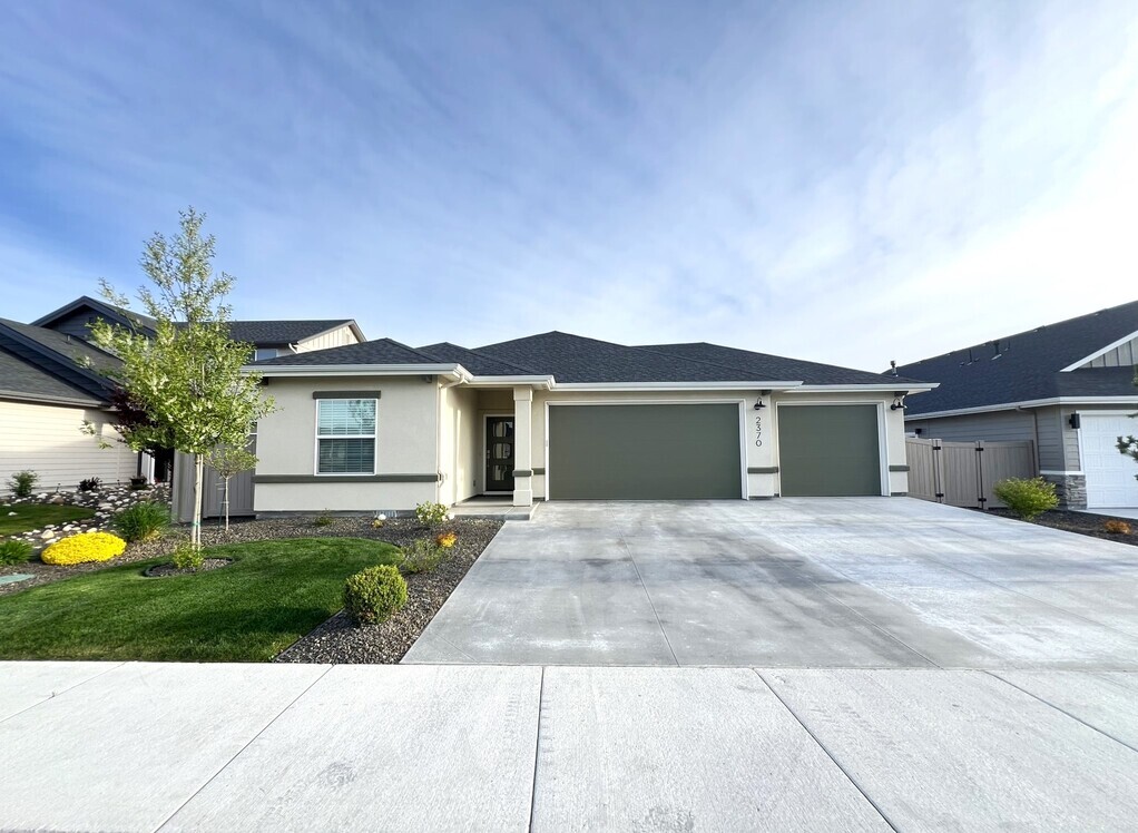 Primary Photo - 2370 W Herron Ridge Dr