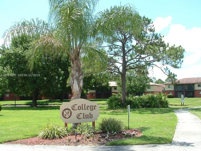 Foto del edificio - 1608 University Ln