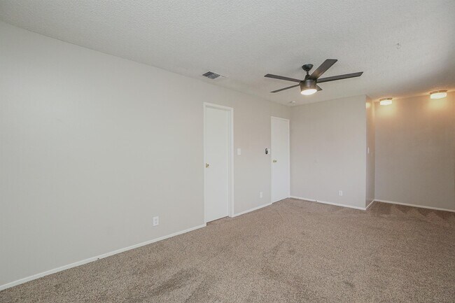 Building Photo - 173 Greenbriar Townhouse Way