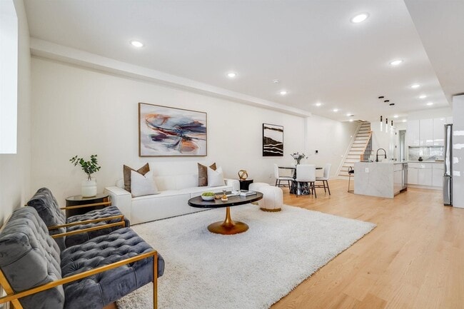 Building Photo - 95 Stegman St