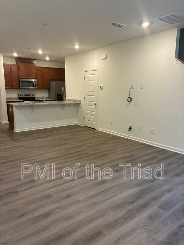 Foto del edificio - 182 Parker Ln