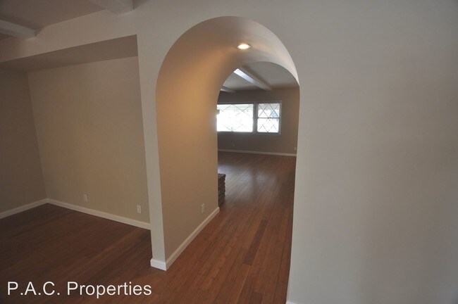 Building Photo - 24755 Golden Oak Ln