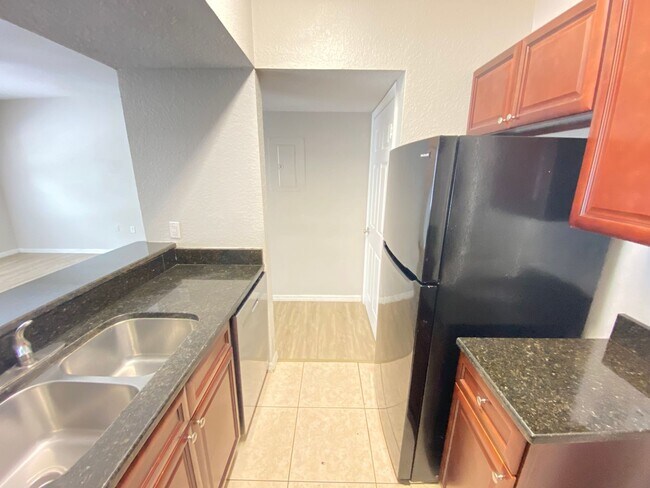 Foto del edificio - Park Central Gated Community!!2/2 with a G...