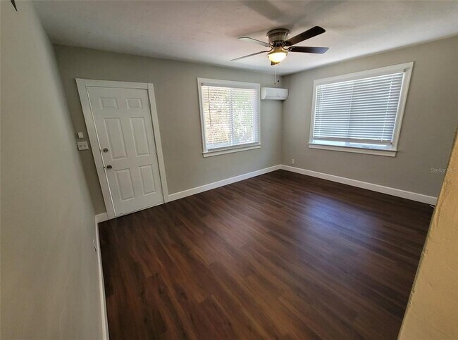 Building Photo - 3301 W Woodlawn Ave