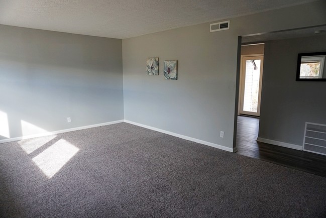 Building Photo - 2333 Wichert Dr
