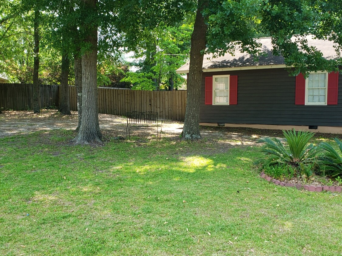 Primary Photo - 1702 Springdale Rd