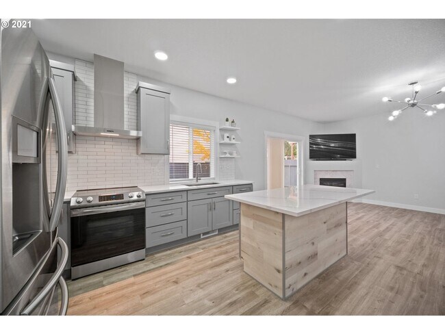 Photo - 4 Bedroom 2.5 Bath Home Recently Updated with Modern Finishes