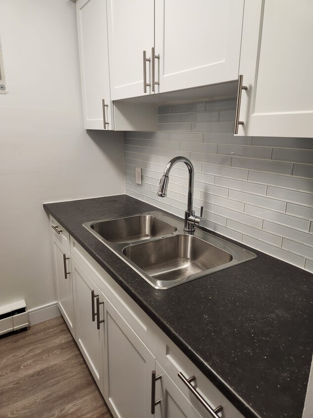 Primary Photo - Beautiful 2 bedroom unit with 1 bathroom &...