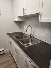 Building Photo - 21 Stirling Ave S