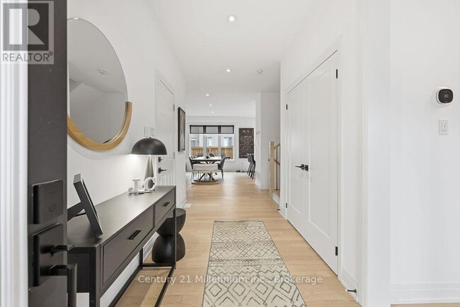 Photo du bâtiment - 30 McLean Ave