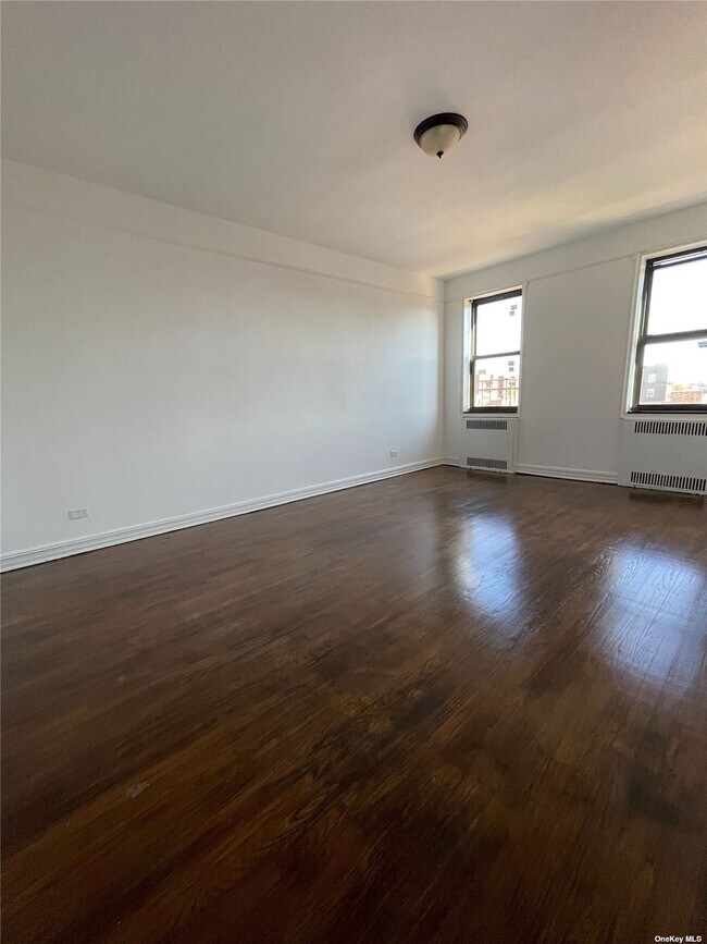 Building Photo - 92-11 35th Ave