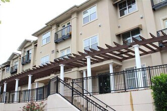 Building Photo - 3102 Kings Rd