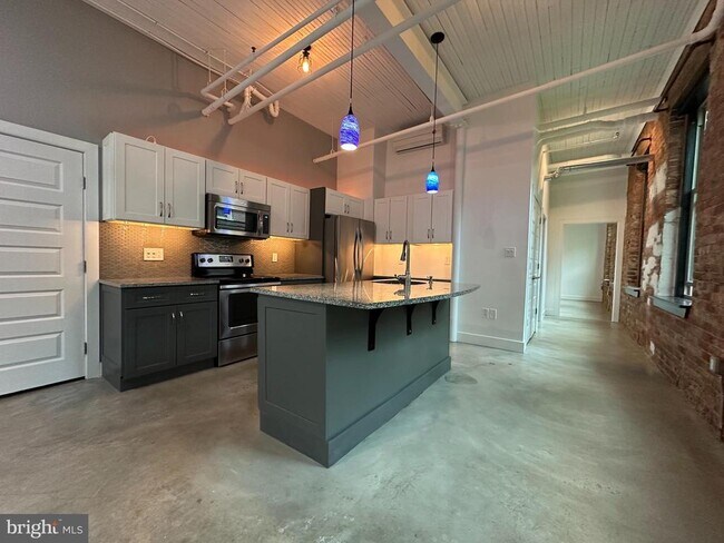 Foto del edificio - 820 W Market St