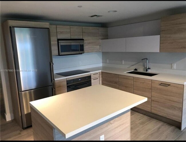 Building Photo - 16385 Biscayne Blvd