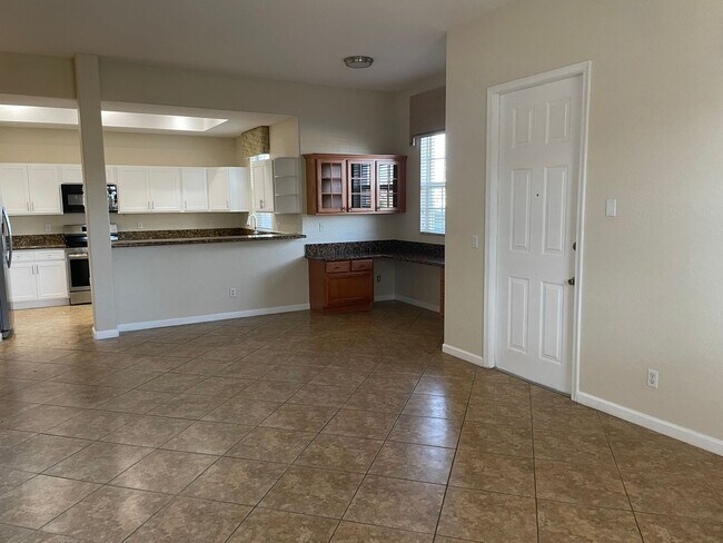Foto del edificio - Furnished 1st Floor Condo in the Heart of ...