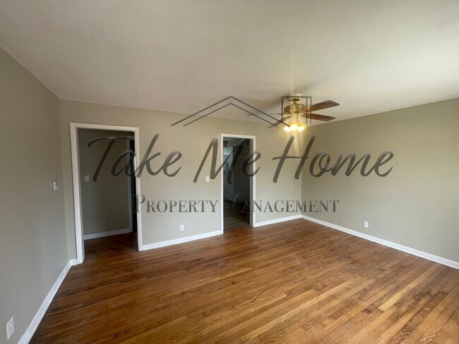 Foto del edificio - Remodeled 2-Bed, 1-Bath Duplex in Prime Springfield Location!