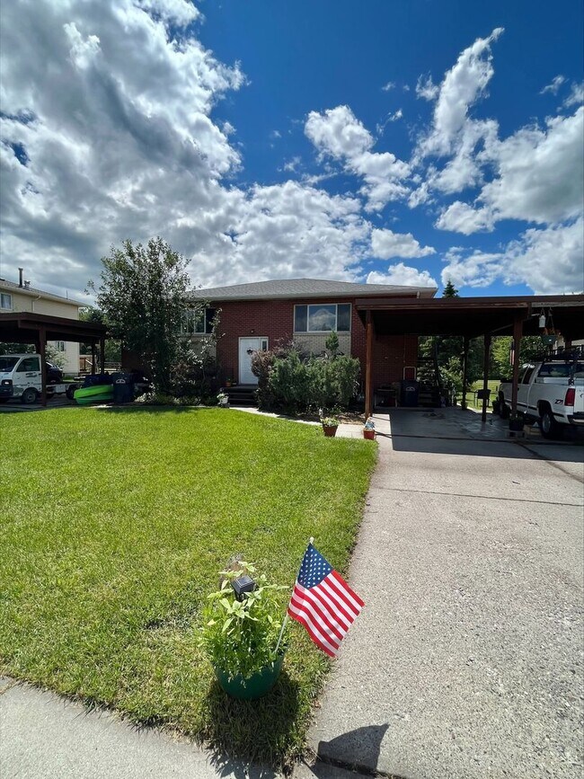 Building Photo - 1909 Black