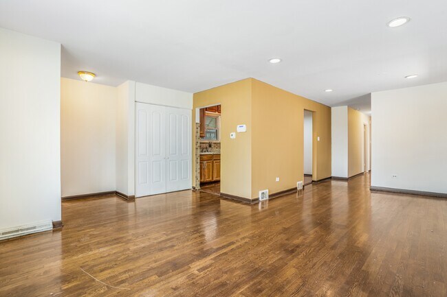 Building Photo - 8840 S Halsted St