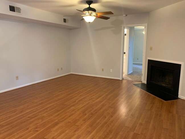 Foto del edificio - 2 Bed | 2 Bath Condo In Raleigh with Large...