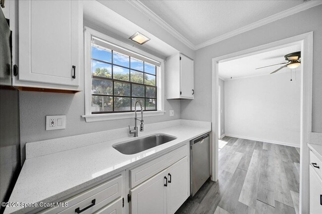 Building Photo - 6825 Anecia Ave