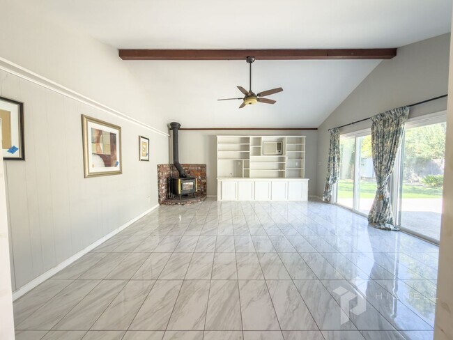 Foto del edificio - Charming 3-Bedroom Home Along Lindo Channel in Chico