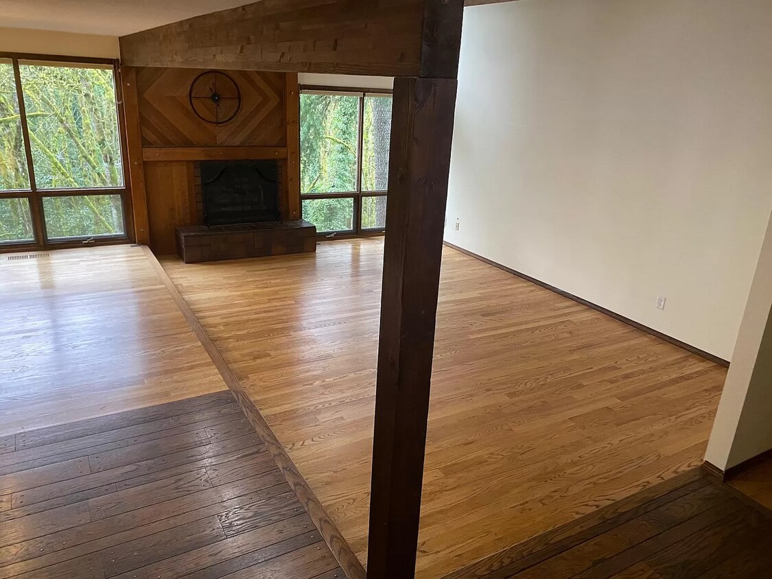Primary Photo - Idyllic & Unique Home in Sought After Sylv...