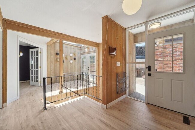 Foto del edificio - 5145 Santa Clara Pl