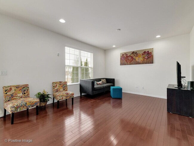 Foto del edificio - 2727 Blakely Ln