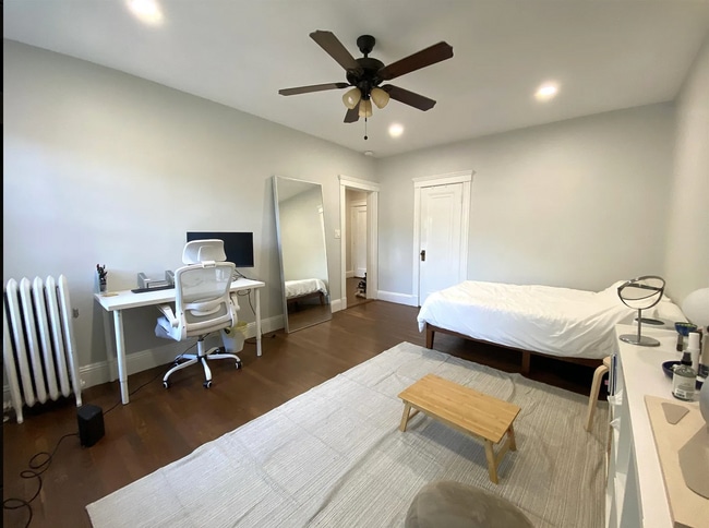 Building Photo - 1699 Cambridge St