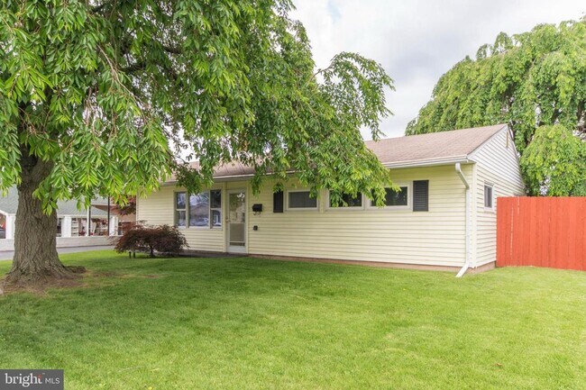 Foto del edificio - Single home with large back yard 4 bed 2 b...