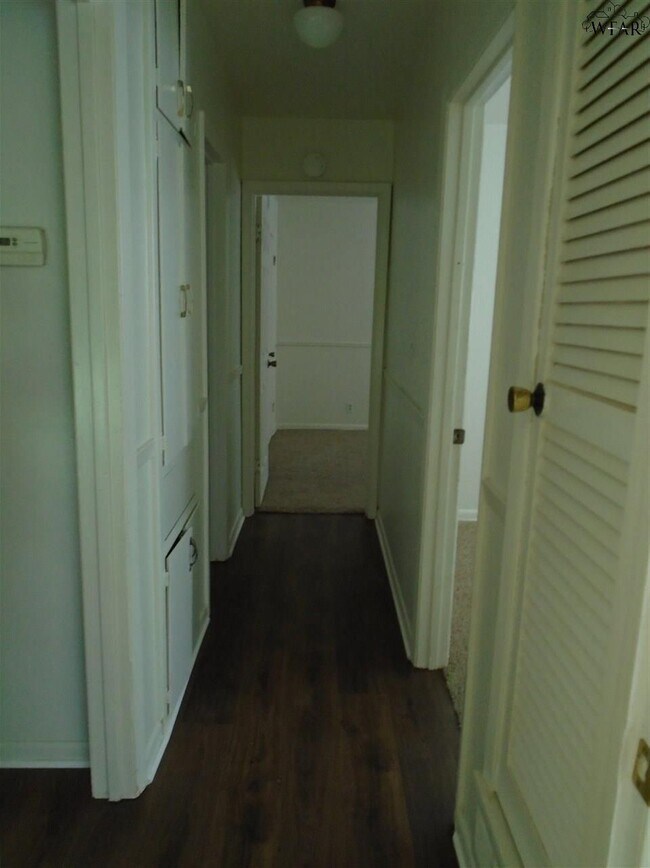 Foto del edificio - 5129 Parklane Dr