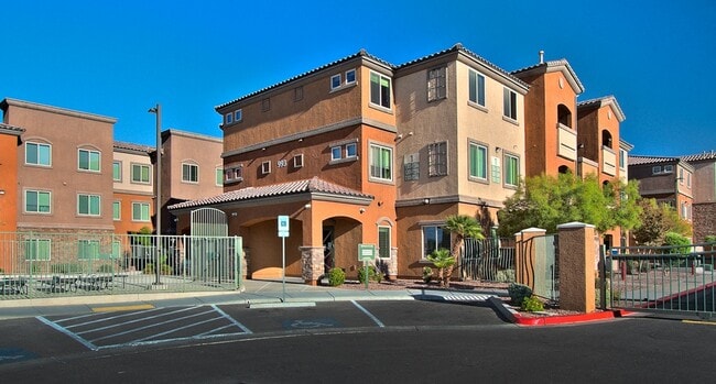 Building Photo - Boulder Pointe