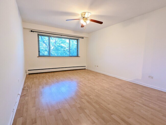 Foto del edificio - 737 Ridge Ave