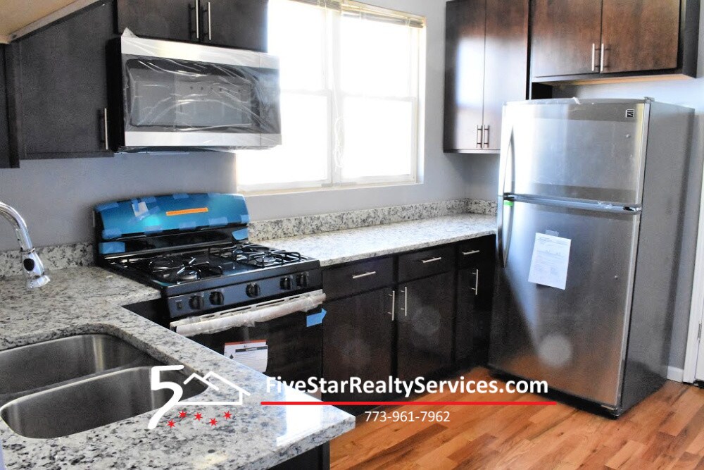 Foto principal - 741 N Hamlin Ave