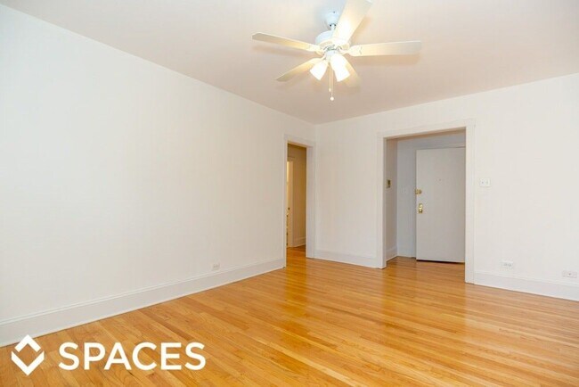 Building Photo - 3413 N Marshfield Ave