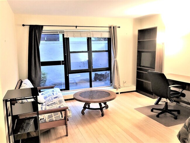 Building Photo - 6 Juniper St
