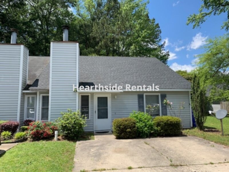 Foto principal - **3 Bedroom 2 Bath Duplex Near Medical Dis...