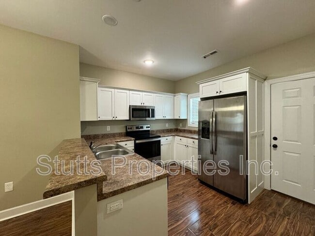 Building Photo - 145 Bruin Dr