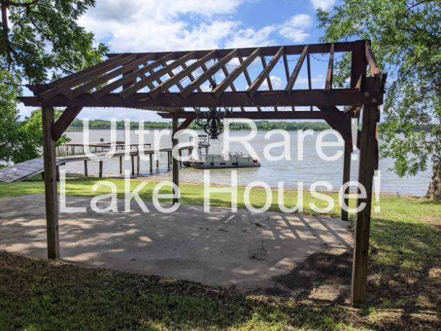 Building Photo - 7464 Love Cir