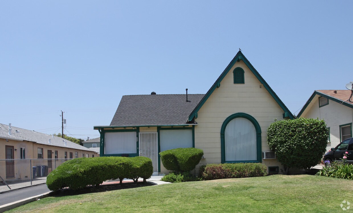 Building Photo - 231-233 E Cedar Ave