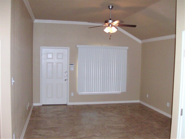 Building Photo - Beautiful 2 bed/2 bath off of Bunny Trail ...