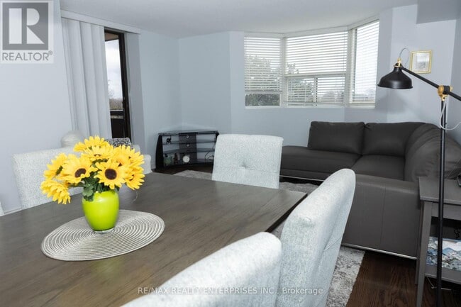 Building Photo - 3845 Lake Shore Blvd W