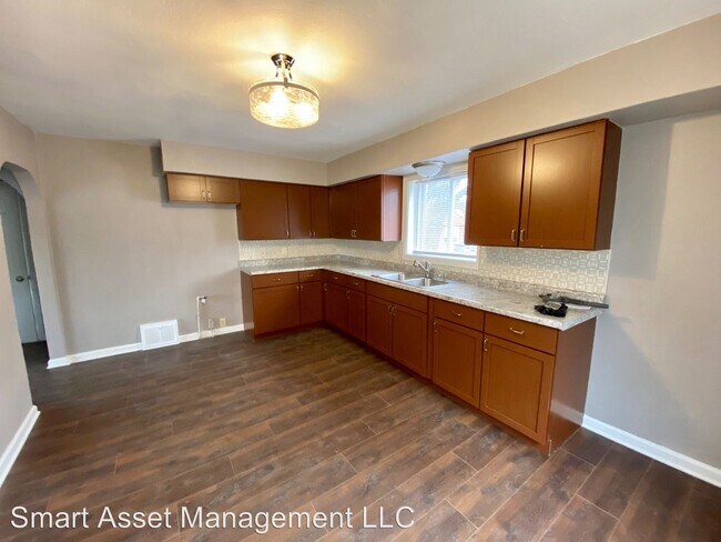 Building Photo - 3 br, 1 bath House - 4988 N 60th