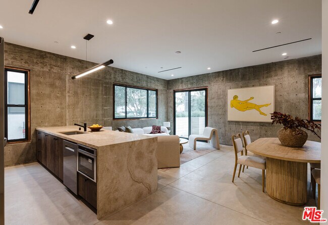 Foto del edificio - 2855 S Sycamore Ave