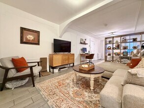 Building Photo - 733 Park Ave