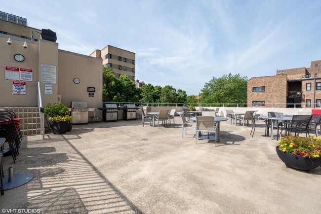 Foto del edificio - 5100 N Marine Dr