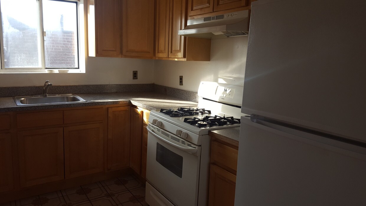 Cocina - 2727 Yates Ave
